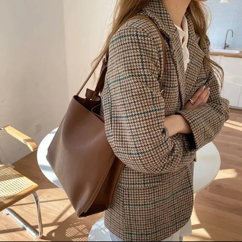 Rose | Boxy Leather Crossbody Bag with Clean Lines and Slim Strap