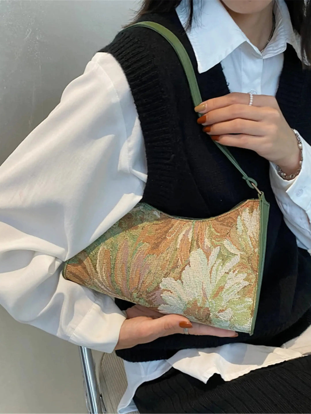 Philine | Vintage Floral Tapestry Shoulder Bag