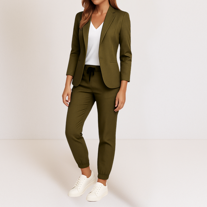Monique | Modern Elegance in a Comfortable Outfit