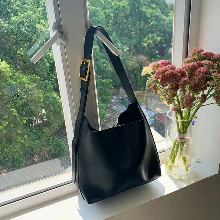 Christy | Simple Tote Bag