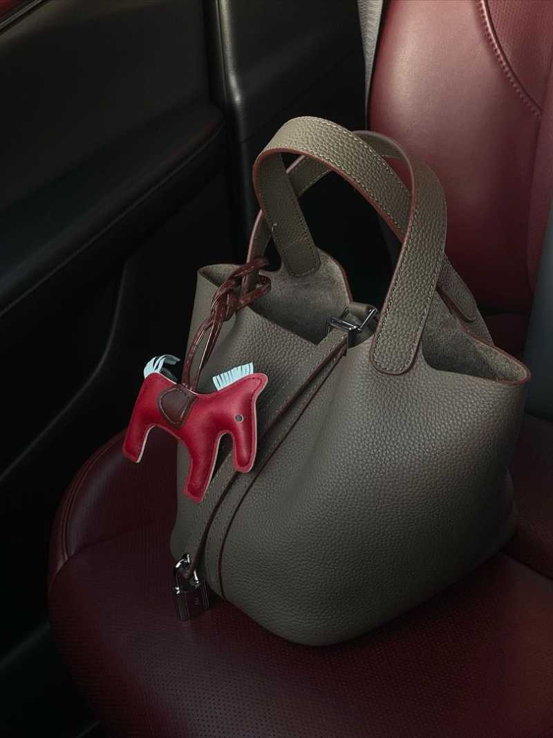 Zelinda | Stylish Bucket Bag Made of Faux Leather