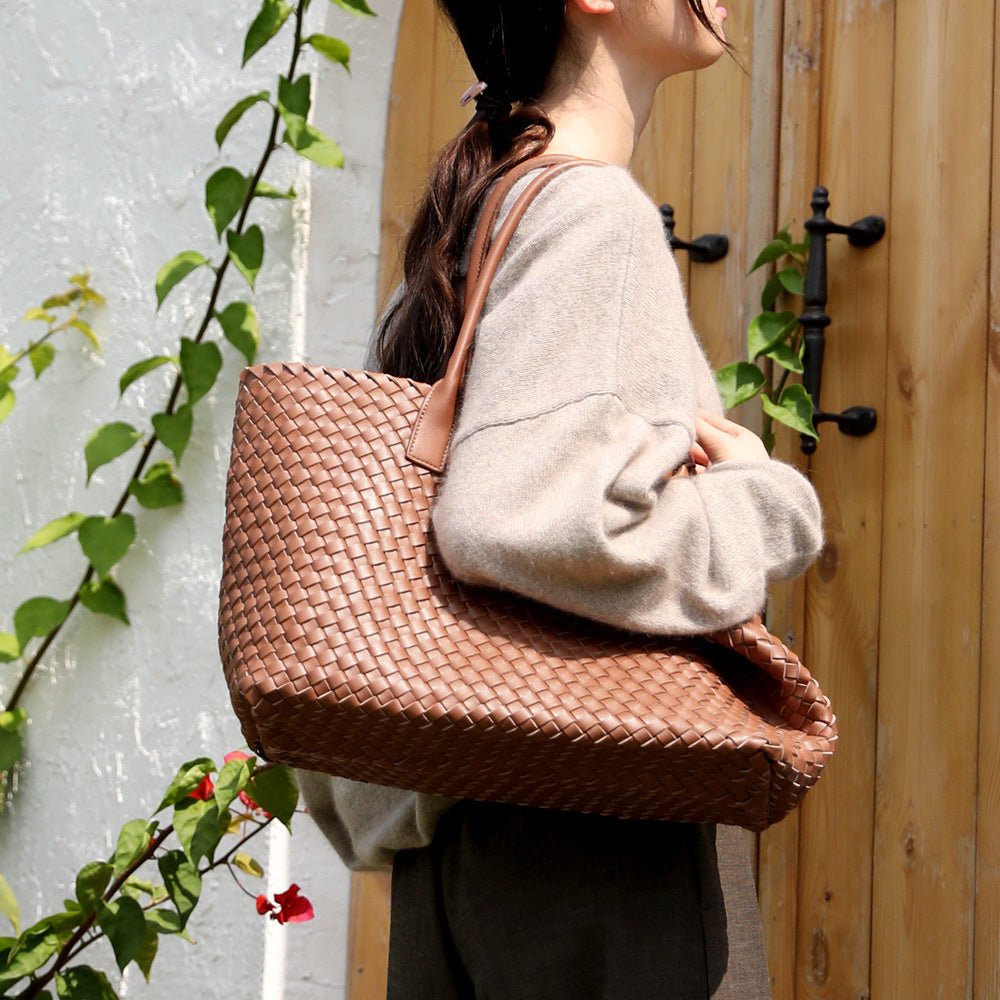 Celine | Luxurious Handbag Made of Genuine Leather in Caramel Brown